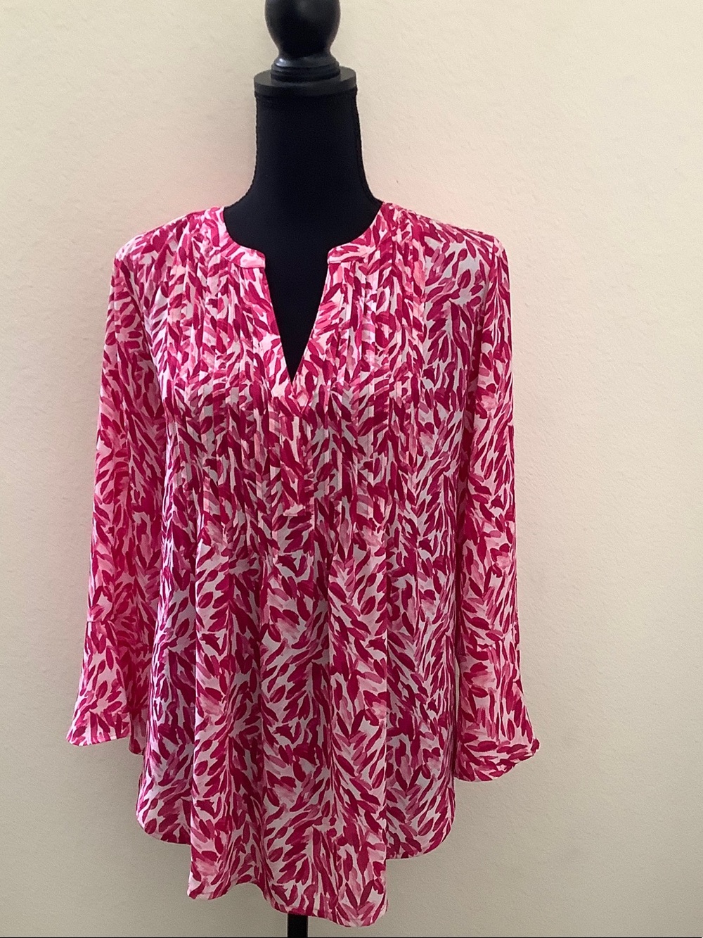 Style & Co. Hot Pink and White Leaf-Print V-Neck Long-Sleeve Tunic